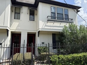 Building Photo - 2305 Bastrop St