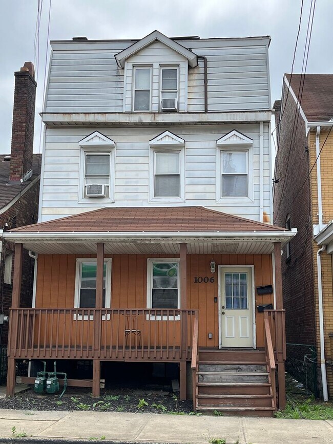 Building Photo - 1006 Evergreen Ave