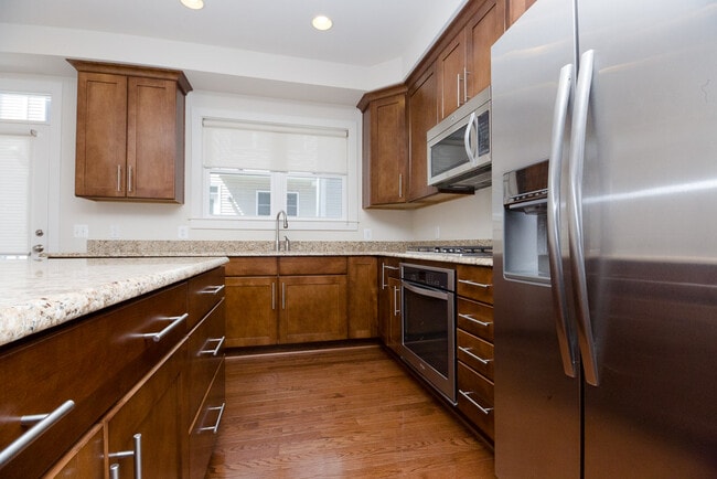 Building Photo - 3029 Chancellor's Way NE