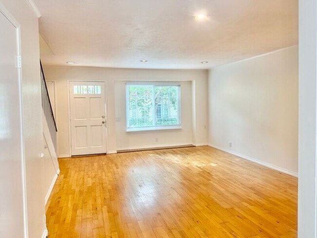 Building Photo - 3684 Caminito Carmel Landing