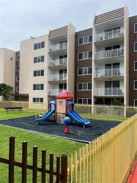 Foto del edificio - 6930 Miami Gardens Dr
