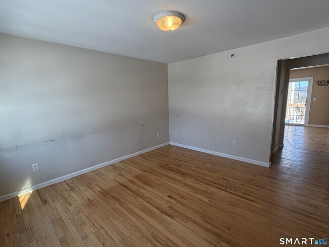 Building Photo - 108 Mohican Ave