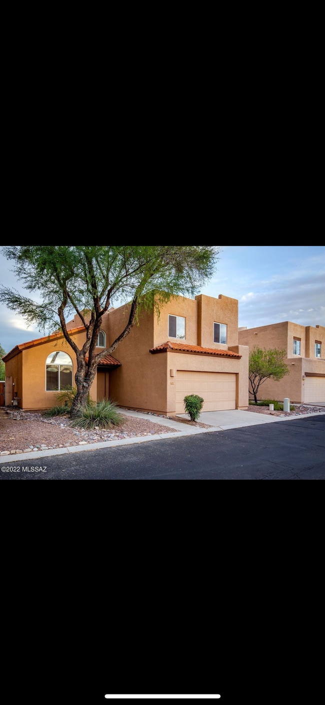 Building Photo - 3444 N Applewood Dr