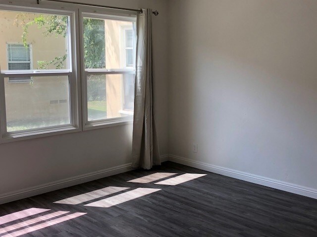 Foto del edificio - 2421 Silver Lake Blvd