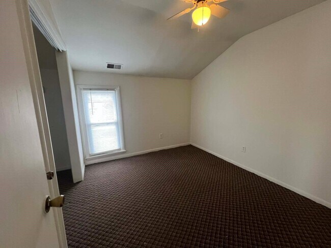 Foto del edificio - 62 E Main St