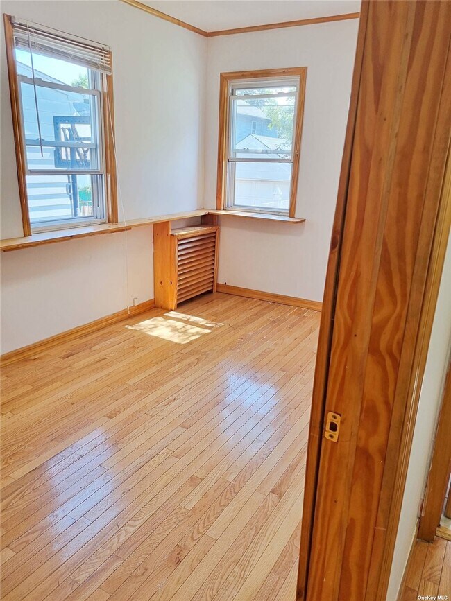 Foto del edificio - 246-8 86th Ave