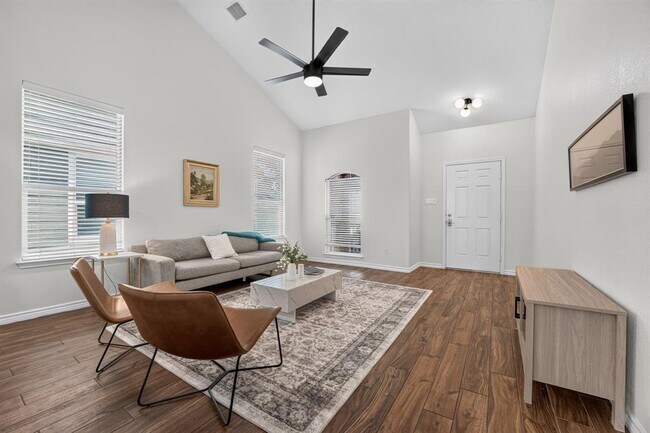 Building Photo - 1703 Comfort Ln