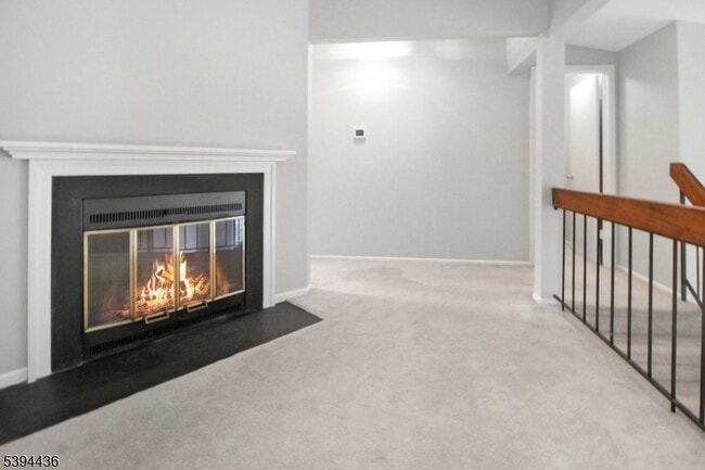 Building Photo - 70 Meadowview Dr