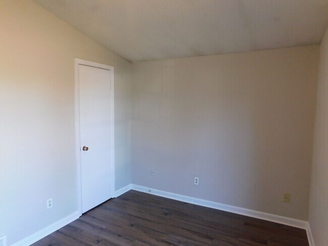 Building Photo - 6600 Embassy Cir