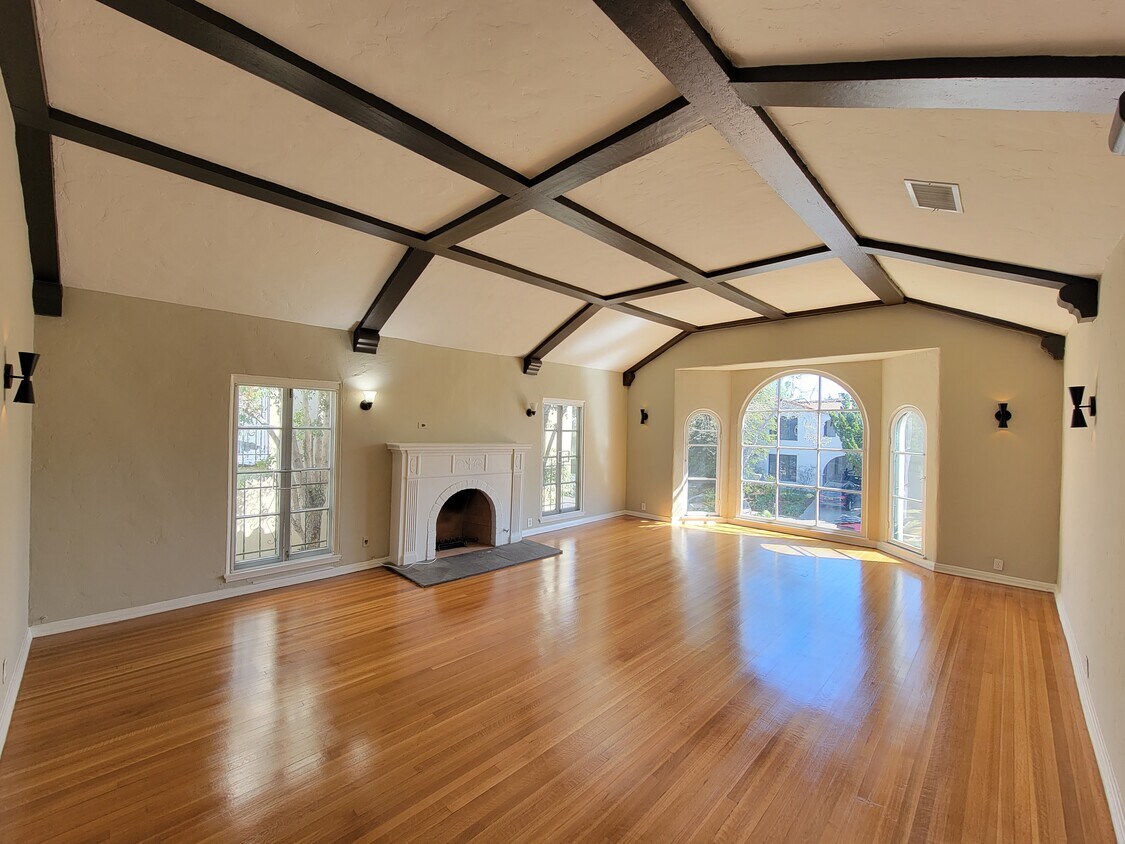 Foto principal - 339 N Mansfield Ave