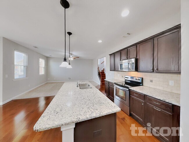 Foto del edificio - 1637 Robindale Dr