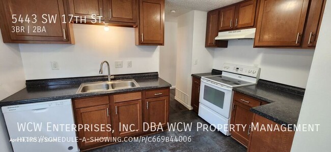 Building Photo - 5443 SW 17th St
