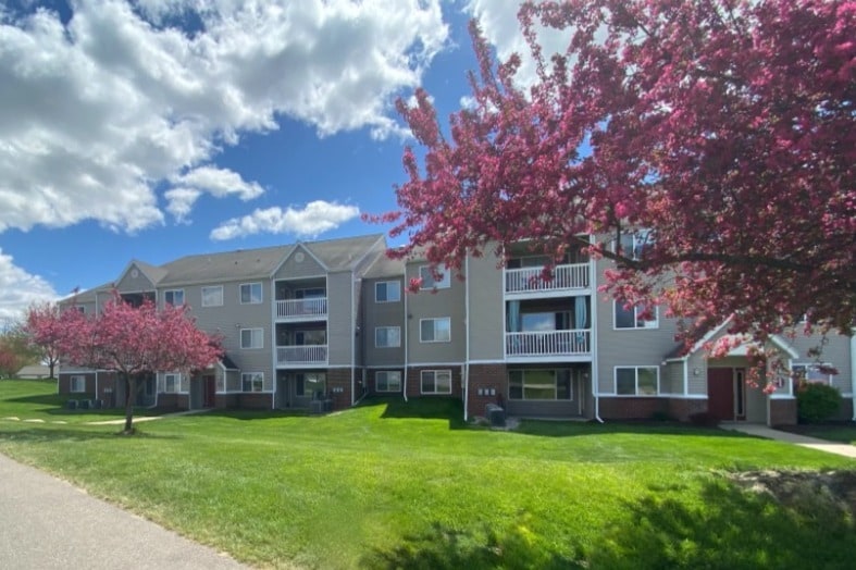 De espaldas - Bayberry Pointe Apartments