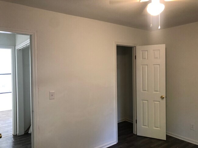 Building Photo - 110 Langley Dr