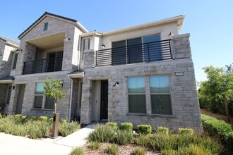 Building Photo - 10991 N Blackberry Dr