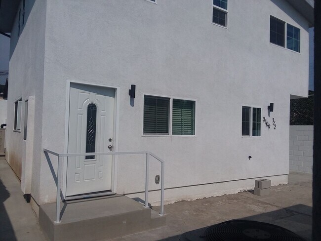 Building Photo - Estara Ave