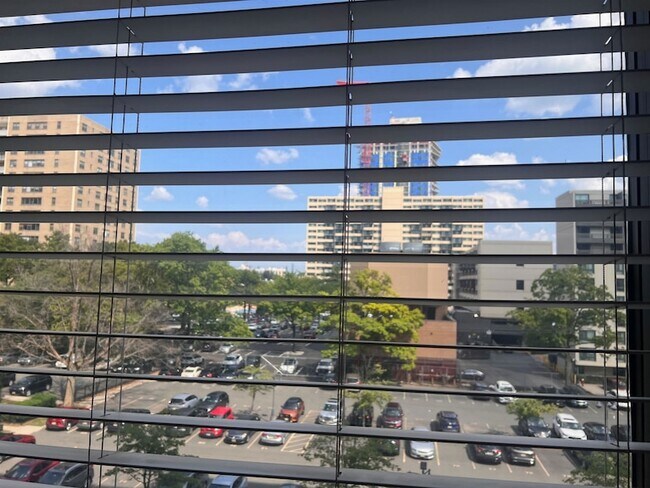 Foto del edificio - 10 Huron Ave