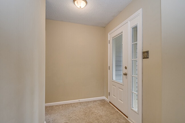 Foto del edificio - 4410 Goshen Lake Dr S