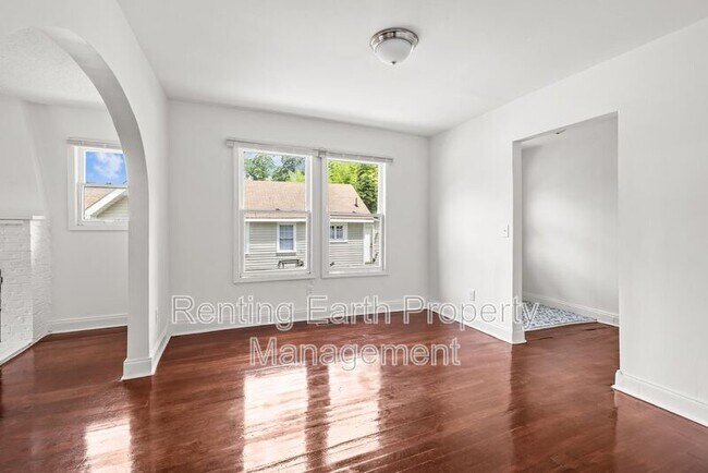 Foto del edificio - 8215 Rugby Ave