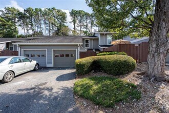 Building Photo - 5004 Meadow Ln
