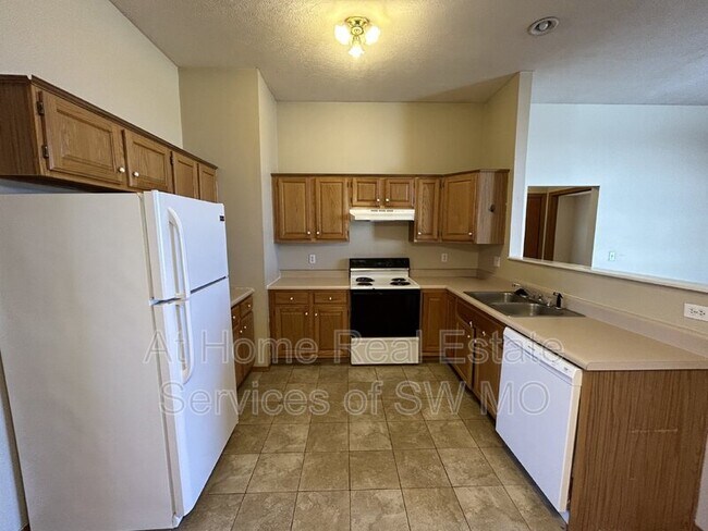 Foto del edificio - 1806 Cedarcrest Ave