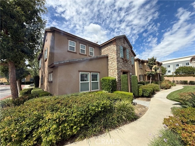 Building Photo - 506 N Placer Privado