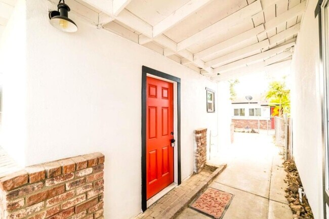 Foto del edificio - OLD TOWN YUCCA VALLEY 2+1 HOUSE - AVAILABL...