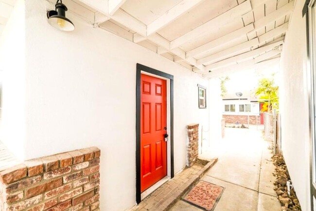 Foto del edificio - Spacious 2BD/1BA – Minutes from Joshua Tree!