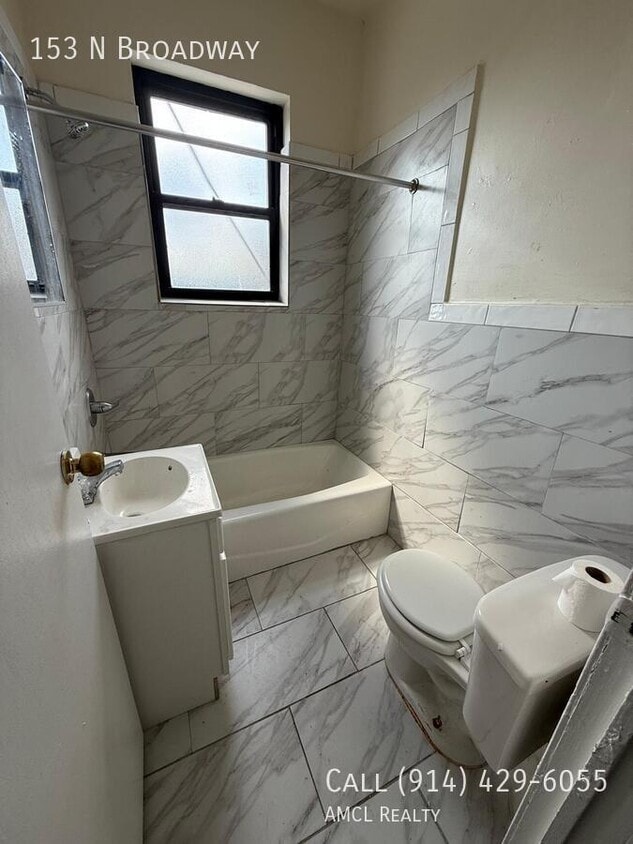 Primary Photo - 153 N Broadway-