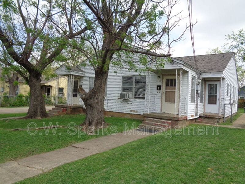 Building Photo - 1114 Dumane St