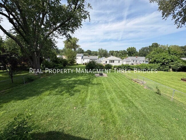 Foto del edificio - 10335 Lackland Rd