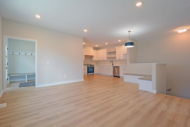 Foto del edificio - New Construction Townhouse Available Now in Roseville!