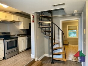 Building Photo - 36 Buell St