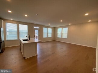 Building Photo - 702 Parker Blvd