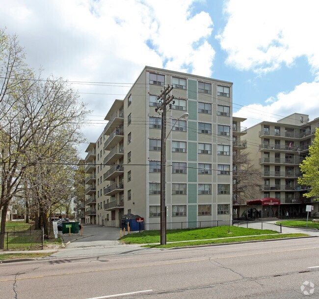 Photo du bâtiment - Victoria Park Apartments