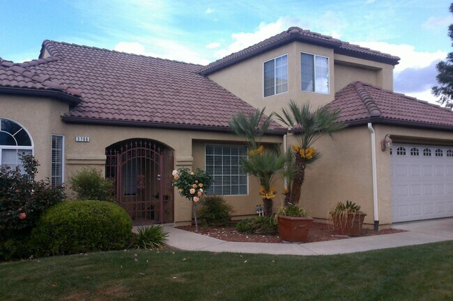 Building Photo - Spacious Four Bedroom Home in Figarden Loo...