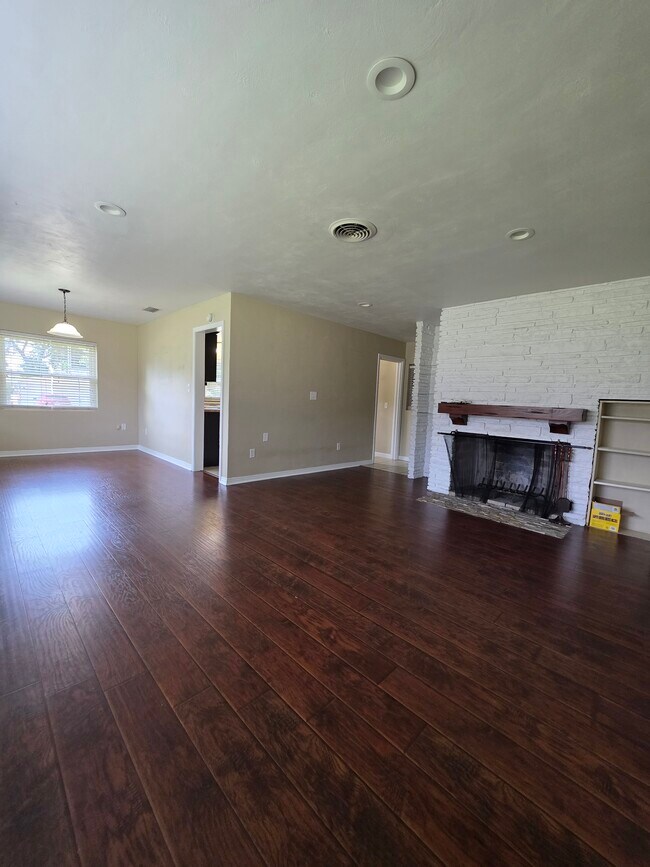 Foto del edificio - 1641 Meadowbrook Ave