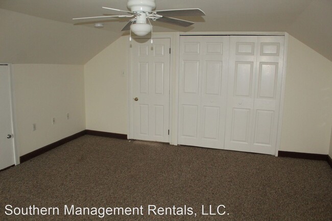 Building Photo - 2 br, 1 bath House - 4 E. Main St. Apt. B