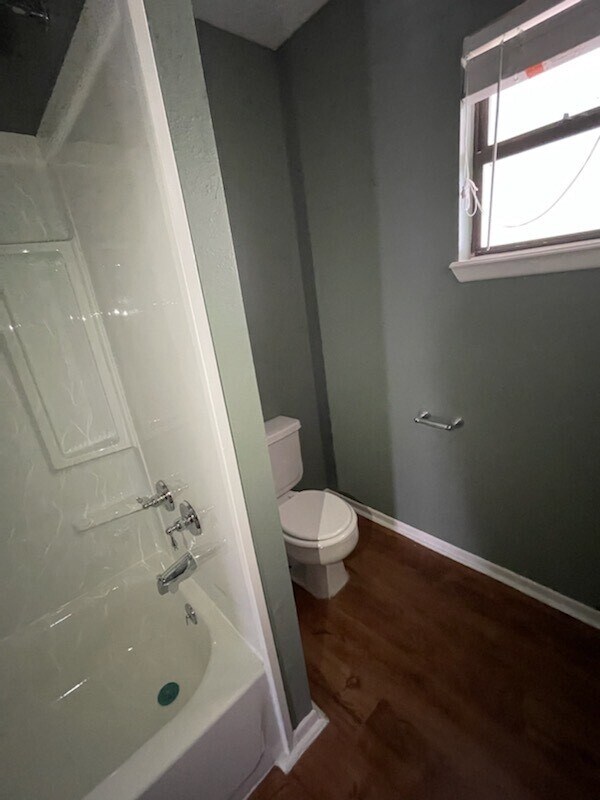 Building Photo - 909B Castle Heights Dr