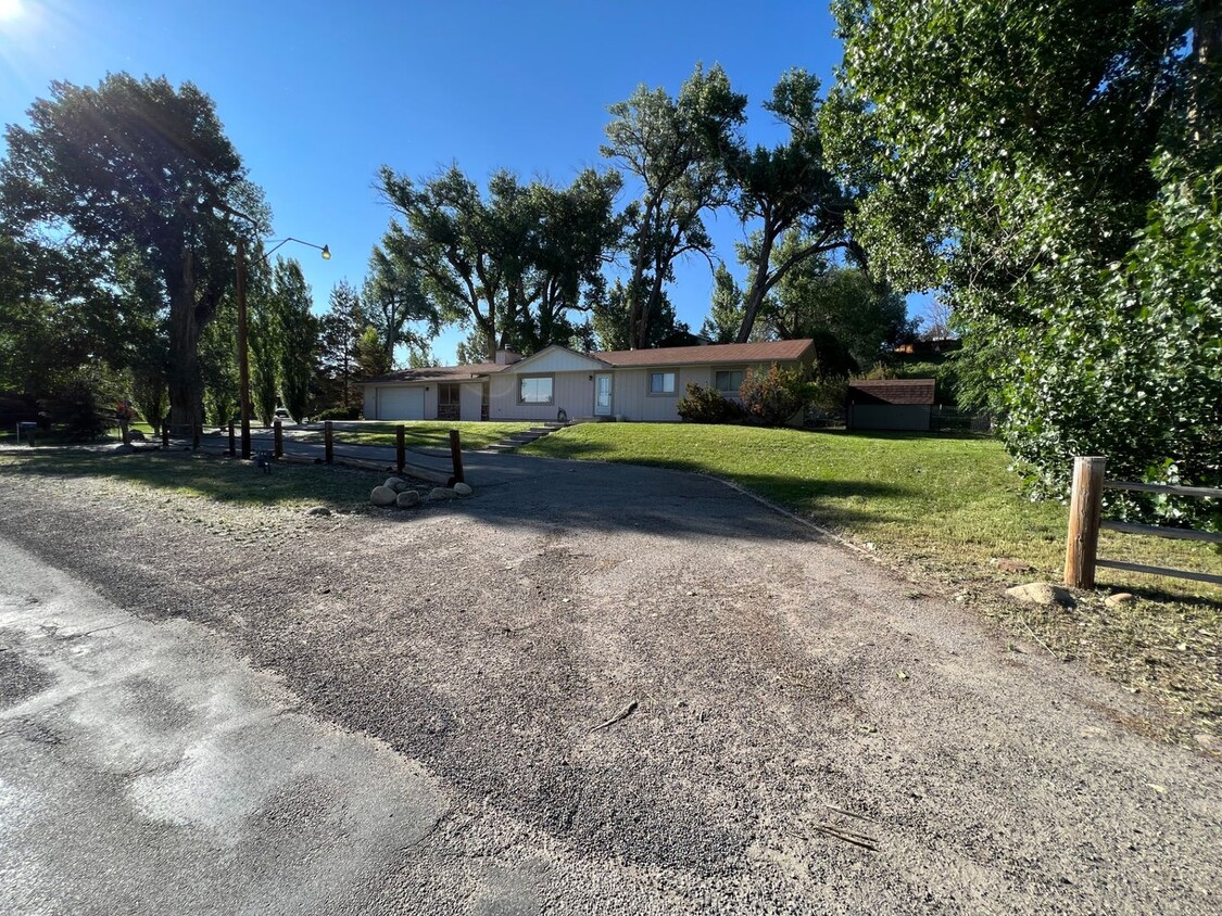 Primary Photo - 3 Bedroom 2 Bath House w/ Attached 2 Car G...