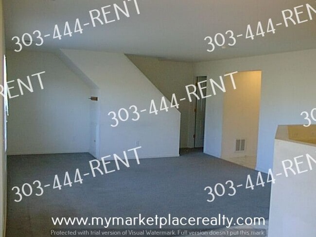 Building Photo - Spacious Two Story Home