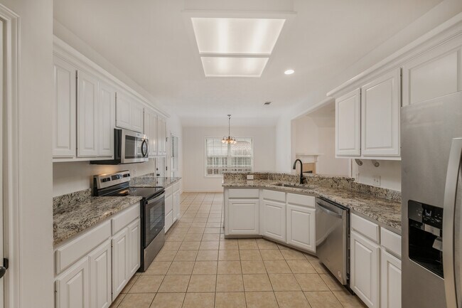 Kitchen with brand new appliances - 3710 Ardenne Ct