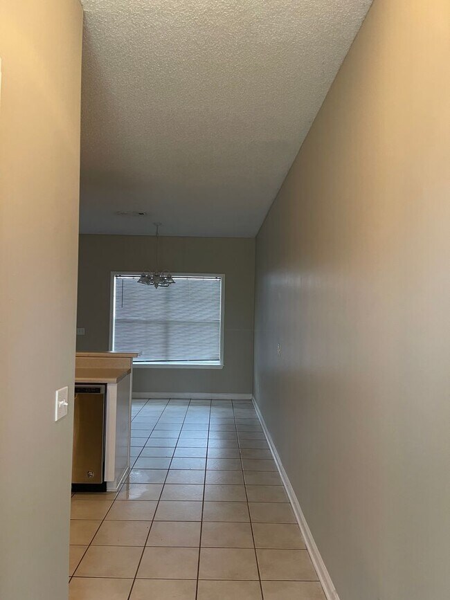 Foto del edificio - Courtyard Subdivision!!