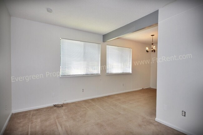Foto del edificio - Condo Located Minutes Away from CSU!