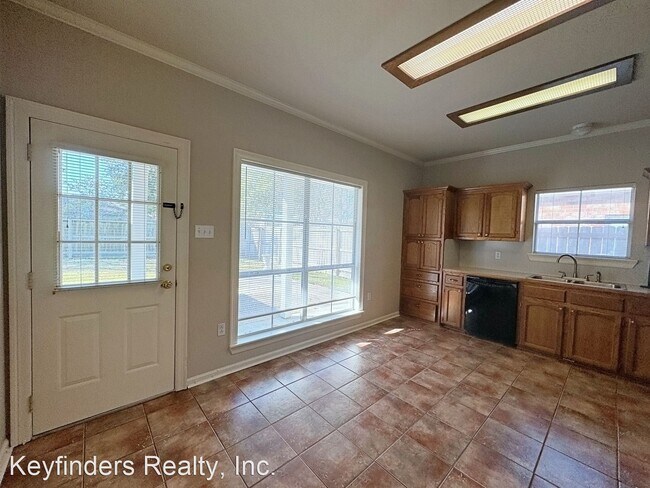 Foto del edificio - 3 br, 2 bath House - 8422 Justin Ave.