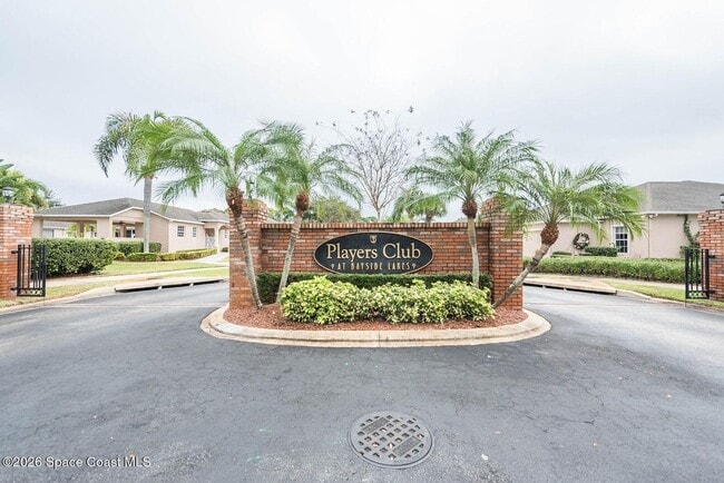 Foto del edificio - Welcome home to this beautifully maintained four-bedroom, three-bath townhome offering comfort, s...