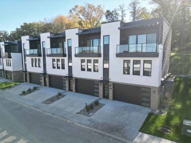 Interior Photo - Bricktop36