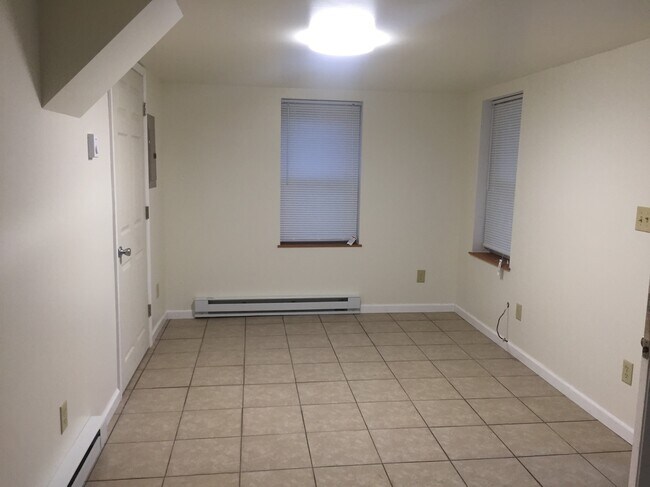 Foto del edificio - 64 Franklin Ave