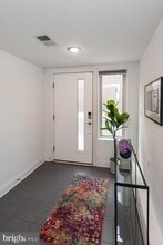 Building Photo - 1357 N Mascher St