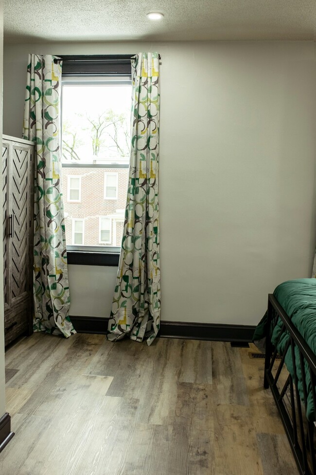 Foto del edificio - 3436 Ravenwood Ave